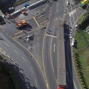 Das Eintreffen der Behelfsbrücke 